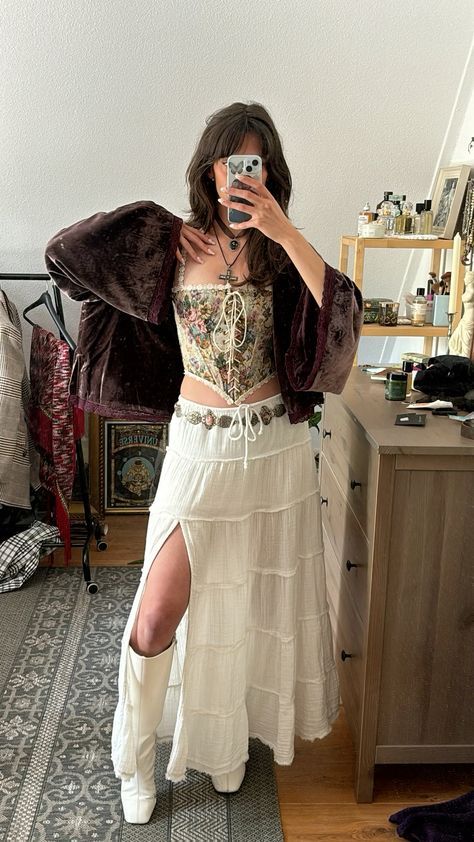 Fairycore Dress Outfit, Hippie Music Festival Outfit, Lacey Outfits Aesthetic, Summer Fairy Outfits, Lumineers Outfit, Aurora Outfit Ideas, Folk Festival Outfits, Fairy Festival Outfit, Libra Midheaven