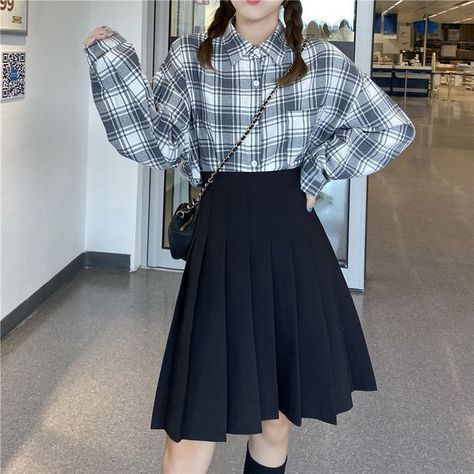 Black Tennis Skirt, Flared Mini Skirt, Plaid Pleated Skirt, Pleated Long Skirt, Black Pleated Skirt, Skirt Y2k, Y2k Aesthetic Outfits, Pleated Skirts, Party Dress Long Sleeve