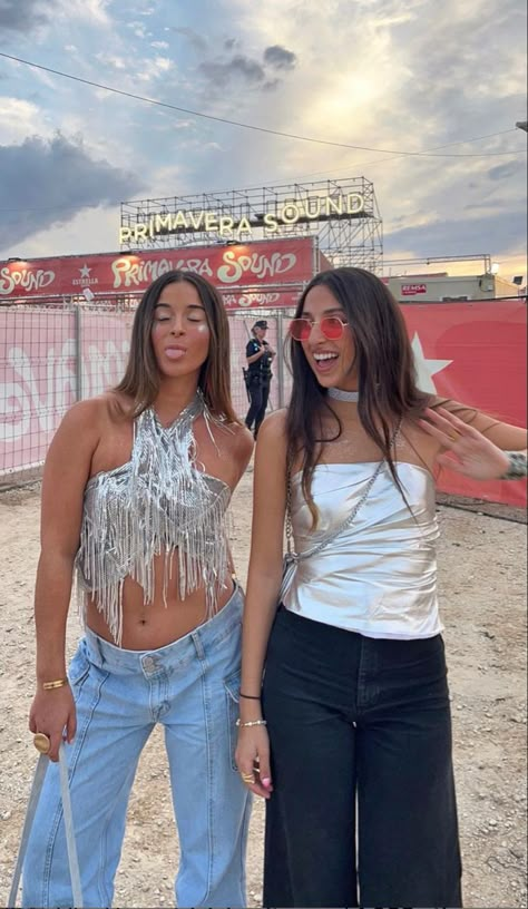 Casual Coachella Outfits, Outfit Soiree, Mode Coachella, Spanish Style Clothing, Trendy Festival Outfits, Glow Outfits, Spanish Festivals, Coachella Fits, Coachella Party