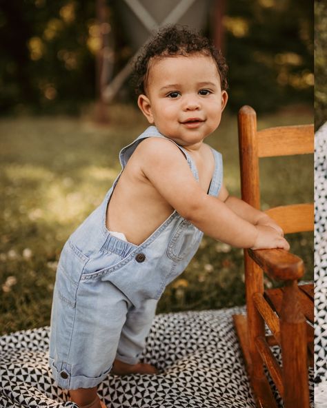 One year milestone session eith overalls and rocking chair Baby Boy One Year Photo Shoot, Boy In Overalls, Toddler Rocking Chair, Boy Birthday Pictures, Bday Pics, Boy Overalls, Baby Rocking Chair, Vintage Rocking Chair, Boy Photo Shoot