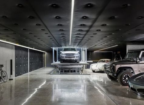 Underground Garage, Cool Garages, Ultimate Garage, Dream Car Garage, Luxury Garage, Underground Homes, Man Cave Garage, Garage Design, Garage Workshop