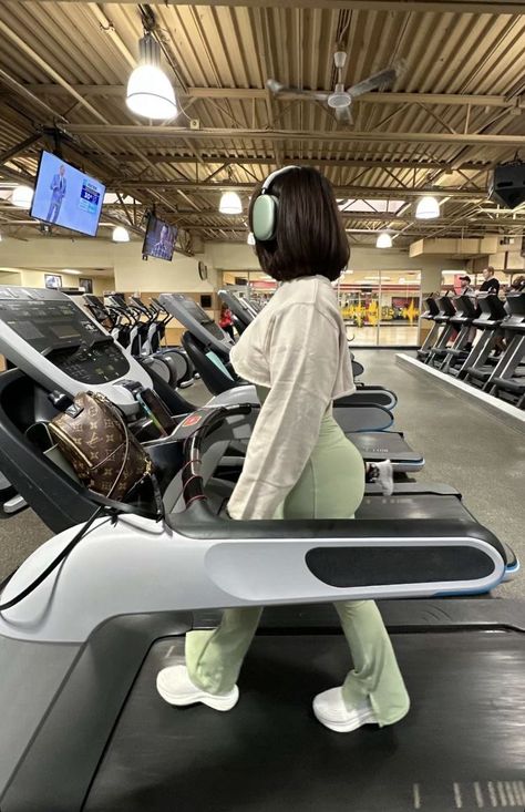 Gym Workoutfits Women, Walking Pad Aesthetic, Gym Flicks, Exercise Outfits, Gym Aesthetics, Winter Arc, Gymwear Outfits, Fitness Aesthetic, Workout Stuff