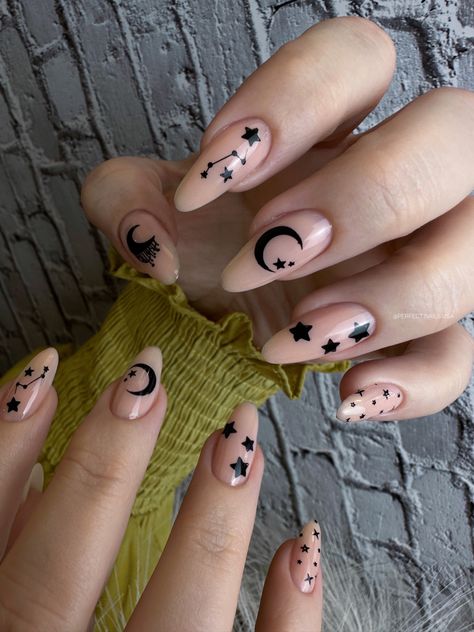 Simple Witchy Nails, Hard Nail Art, 25 Nails, Bohemian Nails, Mystic Nails, Cartoon Nails, Witchy Nails, Star Nails, Elegant Nails