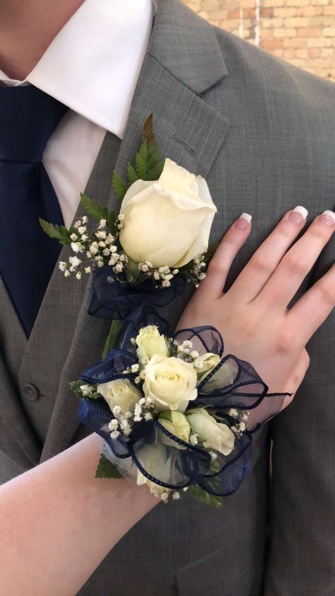 Black And Navy Corsage, Navy And White Boutonniere, Corsage And Boutonniere Set Navy Blue, White And Navy Corsage, Corsage Prom Navy Blue, Black And Blue Corsage, Dark Blue Corsage And Boutonniere, Navy Prom Flowers, Corsage For Navy Blue Dress