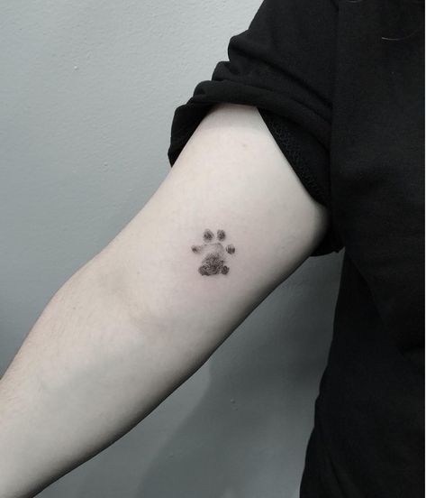 Tattoo Perro, Tattoo Mujer, Minnie Tattoo, Animal Line Art, Small Animal Tattoos, Sacred Tattoo, Super Tattoo, Pawprint Tattoo, Tattoo Animal