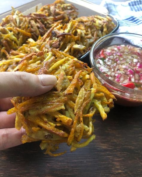 Squash Fritters Recipe, Okoy Recipe Filipino Food, Sweet Potato Corn Fritters, Sweet Potato Cakes Fried, Vegetable Okoy Recipe Filipino Food, Filipino Sweet Potato Recipe, Banana Fritters Filipino, Okoy Recipe, Sweet Potato Fritters Baby