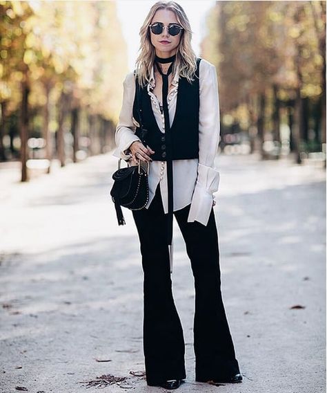 Go Full '70s Just Because You Can Fashion Week Outfit, Vest Outfit, Outfits 2016, Fashion Week 2016, Paris Mode, Popsugar Fashion, Fashion Blogger Style, Street Style Trends, Vest Outfits