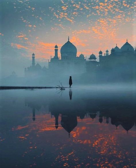 Symmetry Photography, India Architecture, Taj Mahal India, Landscaping Images, Winter Morning, Historical Place, In Frame, Incredible India, Nature Pictures