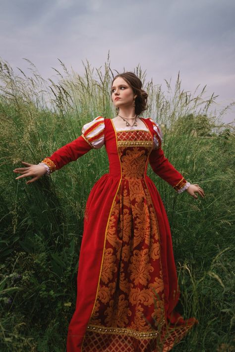 Red Italian Renaissance Dress 16th Century - Etsy Australia 15th Century Dress, 16th Century Dress, Italian Dresses, 16th Century Fashion, Elven Dress, Elf Dress, Vintage Red Dress, Italian Dress, Century Clothing