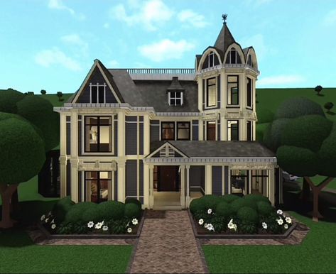 Gothic Victorian House Plans, Bloxburg Victorian House, Cottage Core Bloxburg House, Old Money House, Victorian House Plans, Old Victorian Homes, Mansion Exterior, Small House Layout, Diy House Plans