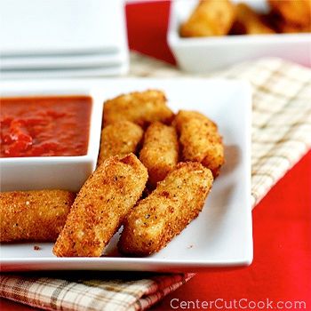 Homemade Mozzarella Sticks, Mozzarella Sticks Recipe, Mozzarella Cheese Sticks, Popular Appetizers, Mozzarella Sticks, Cheese Sticks, Finger Food Appetizers, Starters Recipes, Fried Food