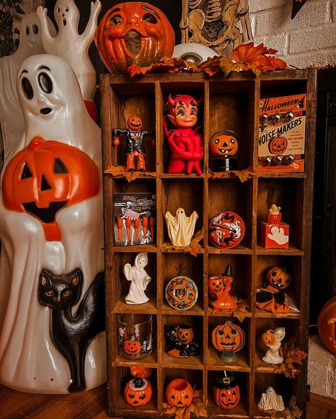 Sara 🕷️ | Setting up this cubby shelf is one of my favorite things every year 🎃. . . . . . . . . . . . . . #halloweendecor #halloweendecorations... | Instagram Halloween Hutch Display, Vintage Halloween Crafts, Trinket Shelf, Goth House, Goth Houses, Hutch Display, Cubby Shelf, Homemade Halloween Decorations, Halloween Everyday