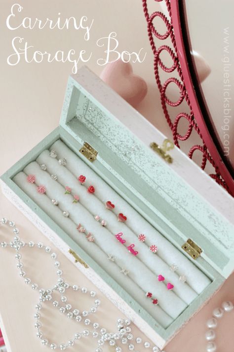 DIY Earring Storage Box Diy Earring Storage, Jewerly Organizer, Jewelry Storage Diy, Organizer Diy, Diy Display, Diy Jewelry Holder, Necklace Storage, Jewelry Box Diy, Earring Storage