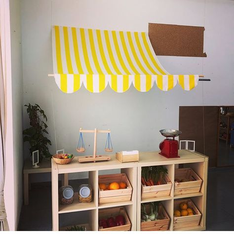 Ikea Market Stand Hack, Play Market Diy, Diy Playroom Market, Ikea Play Kitchen Store, Kids Fruit Stand, Market Playroom, Play Market Accessories, Diy Play Market, Diy Market Stand Kids