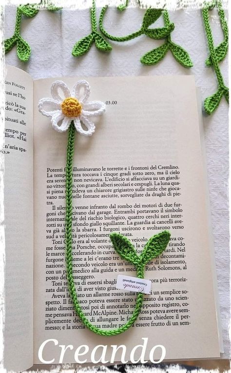 Crochet Flower Bookmark, Easy Crochet Bookmarks, فن النسيج, Crochet Diy Tutorial, Quick Crochet Projects, Penanda Buku, Crochet Bookmark Pattern, Crochet Fairy, Quick Crochet Patterns