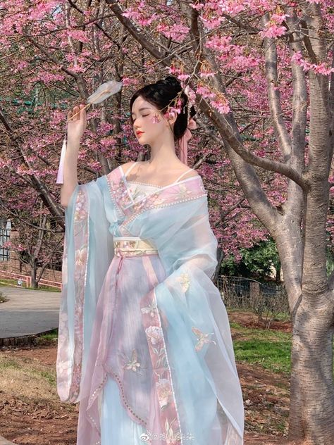 Korean Old Fashion Traditional Clothes, Japanese Wedding Dress Traditional, Wedding Dress Japanese, Japanese Dress Traditional, Male Model Fashion, Street Style Art, Traditional Japanese Wedding, 90s High Fashion, Japanese Wedding Dress