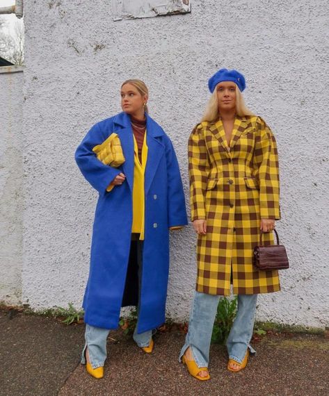 Yellow Blue Outfit, Blue And Yellow Outfit, Style Tricks, Woman Streetwear, 2021 Fashion Trends, Color Combos Outfit, Trench Coat Outfit, Future Outfit, Fashion Aesthetics