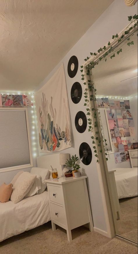 Room Wall Colors, Retro Bedrooms, Home Decor Ideas Living Room, Pinterest Room Decor, Home Decoration Ideas, Teen Room Decor, Ideas Living Room, Walls Room, Teen Bedroom Decor