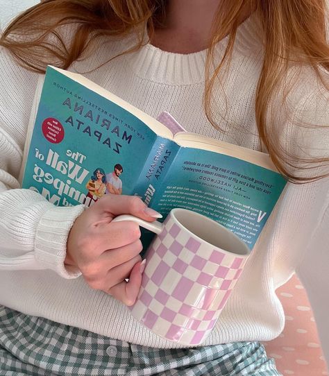 romance books for fall 🧺🍂🧸🤎 looking for a cute romance read with fall vibes that will also give you all the butterflies?? i got you🫶🏻 some of the books included don’t necessarily take place in fall however, they still give cozy vibes which i adore and think is perfect for the season what romance books give you fall vibes?? 📚🍂🤎 #bookaesthetic #bookishaesthetic #readingaesthetic #bookgirl #bookishgirl #autumnreading #autumnreads #fallreads #fallreading #cozyreads #cozyreading #fallaesthetic ... Fall Book Vibes Aesthetic, Dont Let Me Fall Book Aesthetic, Reading Book In Car Aesthetic, Books To Read During Fall Aesthetic, Books With A Fall Vibe, Cute Romance, Fall Reading, Fallen Book, Reading Romance