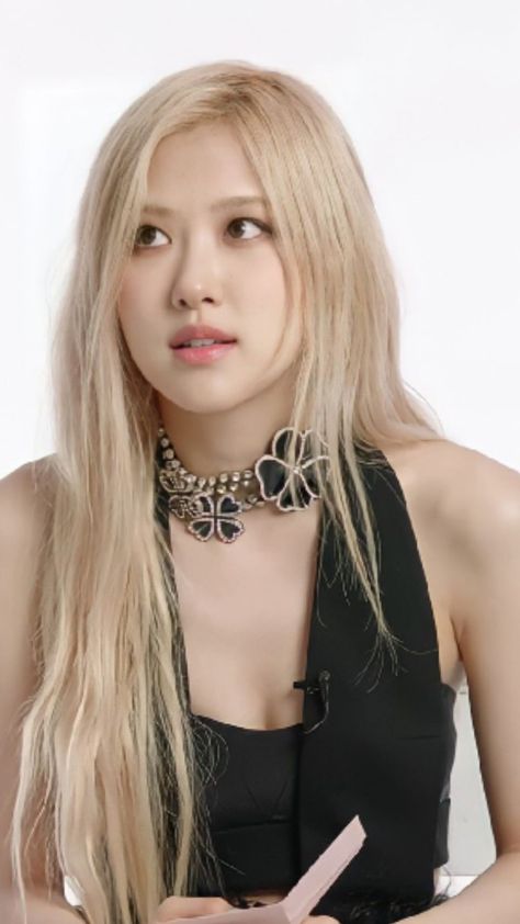 #rose Rosé Blonde Hair Blackpink, Rose Hair Blackpink, Rose Blonde Hair, Rose Hair Color, Kpop Hair Color, Rose Blonde, Rosé Elle, Rosie Posie, Kpop Hair