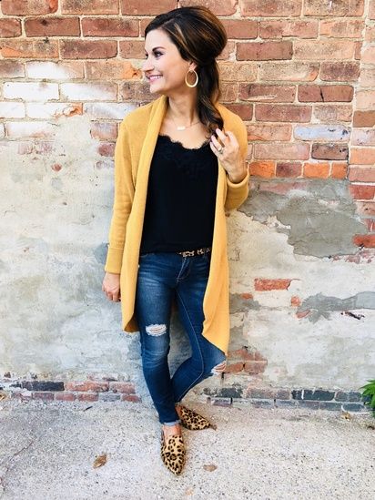 Casual fall outfit - mustard cardigan, lace cami, distressed jeans, leopard mules. #justpostedblog Yellow Cardigan Outfits, Leopard Shoes Outfit, Cardigan Fall Outfit, Casual Fall Outfit, Jeans Trend, Leopard Print Shoes, Yellow Cardigan, Neue Outfits, Print Shoes