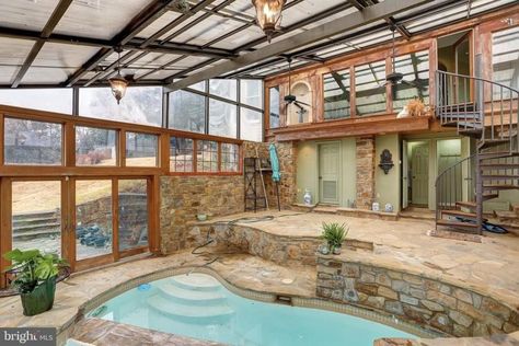 Small Indoor Pool, Swimming Pool Decorations, Indoor Pool House, Pools For Small Yards, Indoor Pool Design, Pool House Plans, Diy Swimming Pool, Swimming Pools Backyard, Small Pool