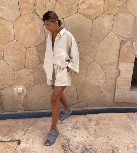 Dad Sandals Outfit, Bali Outfit, Beach Holiday Outfits, Aylin Koenig, European Fashion Summer, Holiday Outfits Summer, Look Clean, Street Style Spring, Summer Holiday Outfits