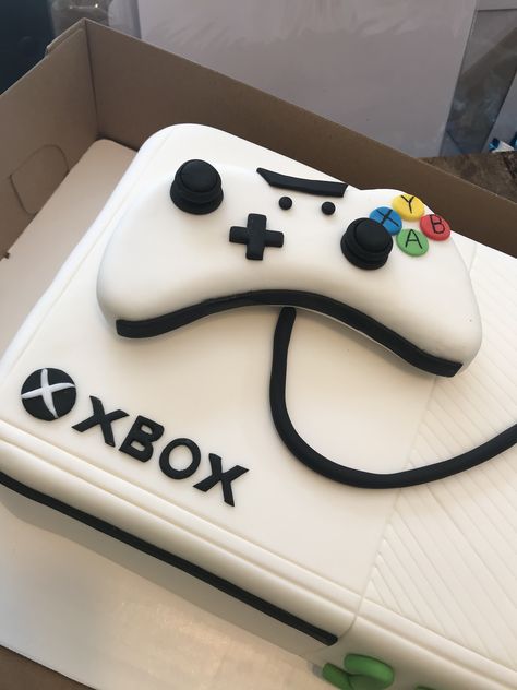 Xbox Controller Cake, Xbox Cake Ideas, Gamer Cake Ideas, Xbox Birthday Cake, Xbox One Cake, Gaming Cake, Fort Night, Gamer Cake, Pastel Rectangular