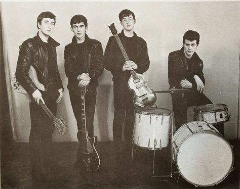 The Quarrymen  are a British skiffle/rock and roll group, formed by John Lennon in Liverpool in 1956, which eventually evolved into the Beat... The Beatles 1960, Stuart Sutcliffe, Beatles One, The Quarrymen, Beatles Love, Mike Smith, Beatles Photos, Beatles Pictures, 17 December