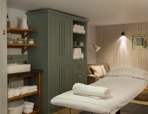 Spa Room Ideas, Deco Spa, Massage Room Design, Massage Room Decor, Watergate Bay, Massage Therapy Rooms, Facial Room, Beauty Therapy Room, Spa Room Decor