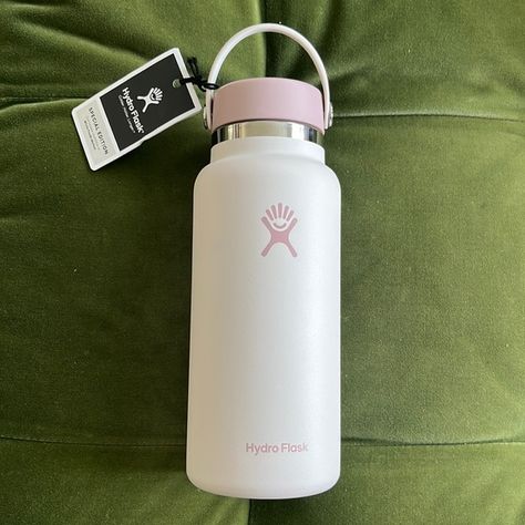 Special Edition Whole Foods Exclusive Hydroflask in Juneberry (light pink) Whole Foods Hydro Flask, Juneberry Hydro Flask, Light Pink Hydro Flask, Aesthetic Hydro Flask, Jiraiya And Tsunade, School Wishlist, Whatever Forever, Trendy Water Bottles, Pink Water Bottle