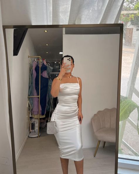 White Metallic Bodycon Midi Dress🤩 Sizes: XS, Small, Medium & Large🤍 Material stretches a little. Model size: XS 🥂 White Bodycon Dress Outfit, Body Con Dress Outfit, Instagram White, White Bodycon Dress, Bodycon Midi Dress, Bodycon Midi, Midi Dress Bodycon, Belize, Color Combinations