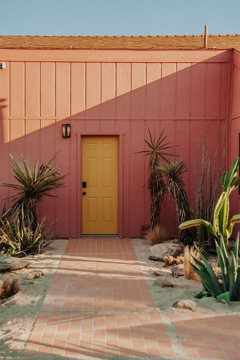 A “Britney Spears Window” Isn’t the Typical Hallmark of a Desert Home Pink House Exterior, Style Californien, Pink Paint Colors, Outdoor Tub, Yucca Valley, Fireclay Tile, Colourful Tile, Desert Homes, Pink House