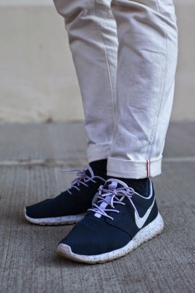 Most Popular Shoes, Roshe Run, Famous Outfits, Popular Shoes, Nike Roshe Run, Light Weight Shoes, Nike Roshe, Adidas Tubular Defiant, Nike Shoes