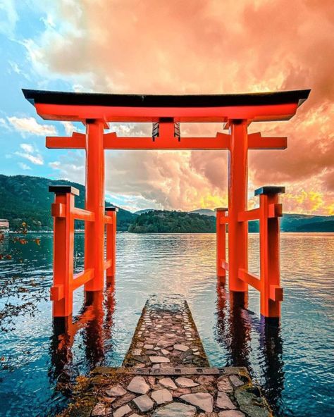 Immerse yourself in the serene beauty of Hakone Shrine, a spiritual haven in Hakone. Explore the intricately designed torii gates, stroll through the tranquil forest, and experience a sense of tranquility and reverence in this sacred place. Credit: IG @frameoftravel Hakone Shrine, Nature Retreat, Day Trips From Tokyo, Scenic Nature, Torii Gate, Hakone, Hot Spring, Sacred Places, Hot Springs