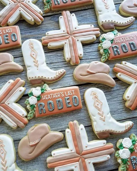 Wedding Cookies Decorated, Colored Cookies, Bachelorette Cookies, Lumberjack Birthday Party, Rodeo Birthday Parties, Western Bachelorette, Cookie Icing Recipe, Cowboy Cookies, Cowboy Baby Shower