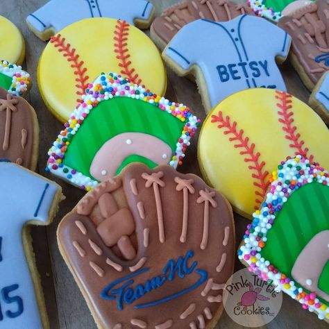 Baseball Glove Cookies Decorated, Baseball Field Cookies Decorated, Softball Cookies Royal Icing, Softball Decorated Cookies, Baseball Sugar Cookies Decorated, Softball Cookies Decorated, Baseball Cookies Decorated, Softball Sugar Cookies, Baseball Sugar Cookies