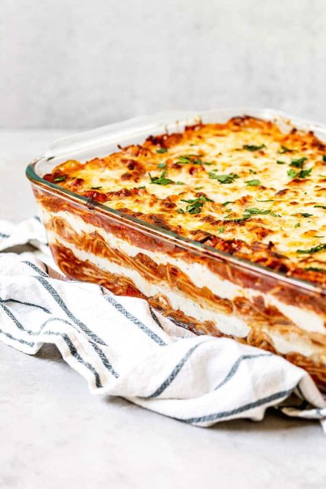 Potluck Casserole Recipes, Potluck Casserole, Spaghetti Cake, Spaghetti Lasagna, Best Spaghetti Sauce, Baked Spaghetti Recipe, Spaghetti Pie, Lasagna Casserole, Ground Beef Casserole Recipes