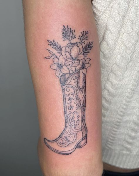 Cowboy Hat Tattoo With Flowers, Aster Flower Tattoos, Boot Tattoo, Cowboy Boot Tattoo, Cowboy Hat Tattoo, Flowers Tattoos, Horse Shoe Tattoo, Mom Daughter Tattoos, Cowgirl Tattoos