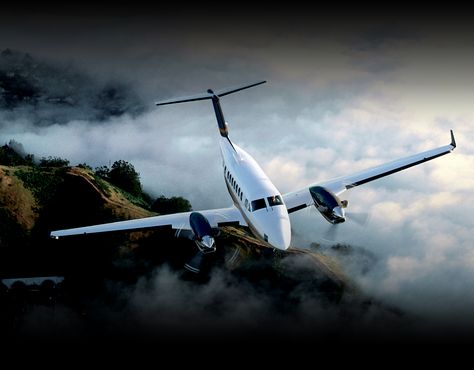 Beechcraft King Air 350i Beechcraft King Air 350i, Moving Architecture, Personal Aircraft, Beechcraft King Air, Space Vehicle, Flying Art, Air Plain, Photo Avion, Airplane Painting