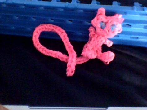 rainbow loom pokemon mew Rainbow Loom Characters, Rubber Band Charms, Fun Loom, Rainbow Looms, Rainbow Loom Patterns, Pokemon Mew, Rainbow Loom Charms, Loom Charms, Loom Band