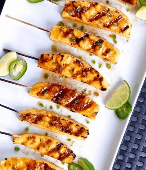 These grilled pineapple skewers are a delicious summer BBQ dessert or appetizer everyone will love. Pineapple Spears, Room Temperature Appetizers, Grilled Pineapple Recipe, Pineapple Skewers, Creamy Spinach Dip, Pineapple Skewer, Healthy Grilled, Pineapple Desserts, Graduation Party Foods