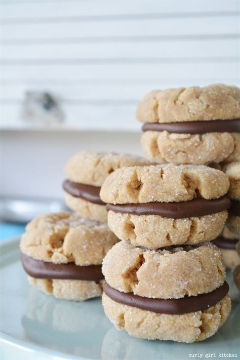 Peanut Butter Ganache, Butter Ganache, Cookie Sandwich, Cookie Sandwiches, Sweet Bites, Recipes Christmas, Bark Recipe, Cookie Swap, Sweet Cookies