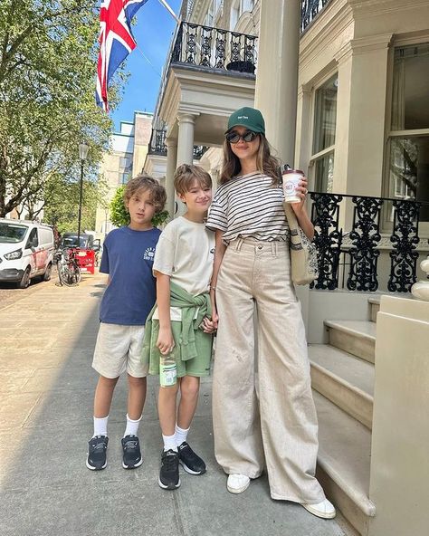 Valeria Lipovetsky Outfits, Valeria Lipovetsky Style, Stylish Mom Outfits, Valeria Lipovetsky, Mom Aesthetic, Everyday Casual Outfits, Stylish Mom, Instagram Style, Wardrobe Ideas