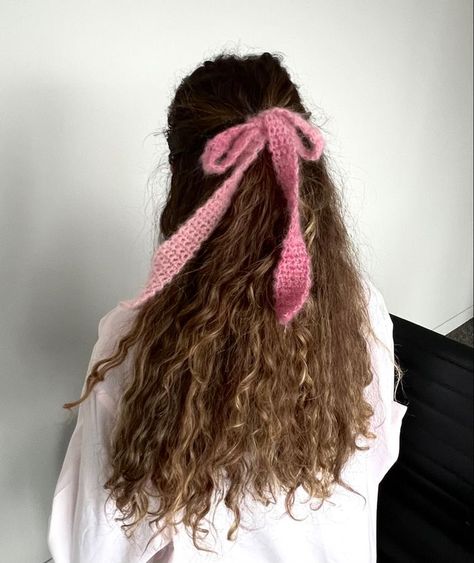 Crochet Hair Bows Mohair, Mohair Bows Hair, Crochet Hair Accessories Aesthetic, Crochet Bows Hair, Mohair Hair Bows, Crochet Bow For Hair, Yarn Hair Accessories, Knitted Hair Bows, Crochet Mohair Bows