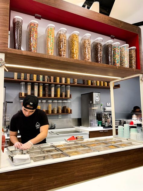 Milk & Cream Cereal Bar - Lyssy in the City Milk And Cream Cereal Bar, Cereal Bar Restaurant, Cereal Buffet Bar, Cereal Bar Ideas, Cereal Branding, Cereal Restaurant, Cereal Station, Ice Cream Toppings Bar, Cereal Buffet