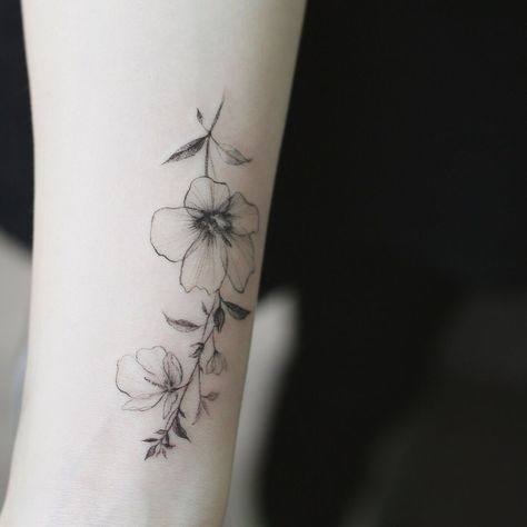 Hibiscus Hybiscus Tattoo, Rose Of Sharon Tattoo, Pinterest Tattoo Ideas, Hibiscus Flower Tattoos, Tattoo Samples, Hibiscus Syriacus, Korean Word, Hibiscus Tattoo, Flower Tattoo Meanings