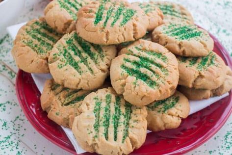 Christmas Peanut Butter Cookies, Christmas Peanut Butter, Christmas Sugar Cookies Easy, Christmas Sugar Cookie Recipe, Cream Cheese Sugar Cookies, Butter Sugar Cookies, Homemade Sugar Cookies, Classic Peanut Butter Cookies, Christmas Recipes Easy