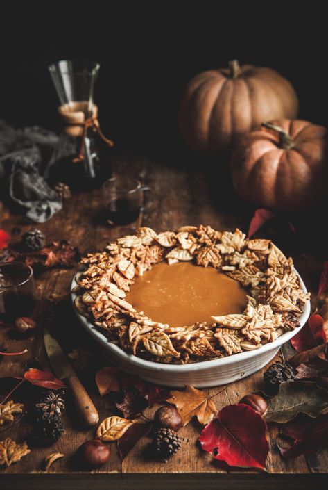 Caramel Pie, Pumpkin Caramel, Pumpkin Pie Recipes, Thanksgiving Desserts, Pumpkin Puree, Thanksgiving Dinner, Give Thanks, Pie Dish, Pie Recipes