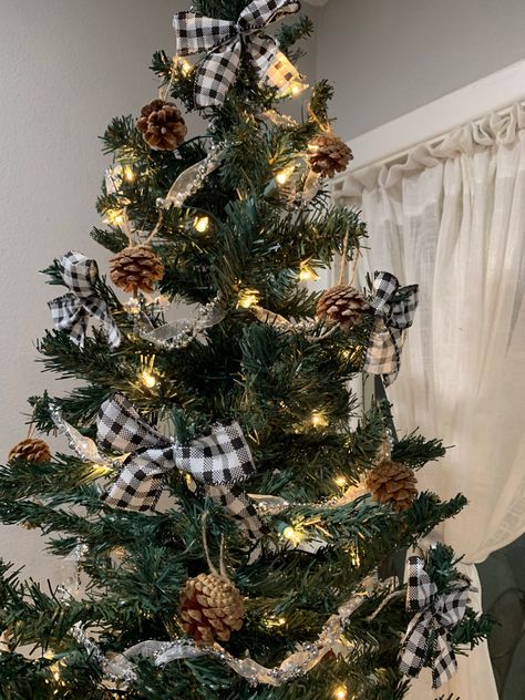 Farmhouse Christmas Tree Farmhouse Christmas Tree Walmart, Farmhouse Industrial Christmas Tree, Simple Farmhouse Christmas Tree Ideas, Christmas Tree Farm Theme Decor, Farmhouse. Hristmas Tree, Farm House Theme Tree, Farmhouse Christmas Tree, Diy Cleaning Products, Cleaning Organizing